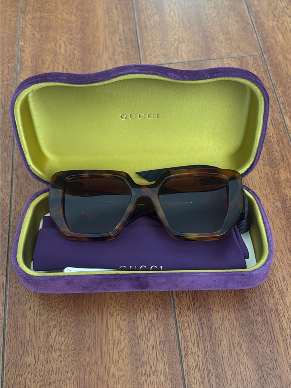 Gucci Tortoiseshell Square Sunglasses - Dark Brown Lenses